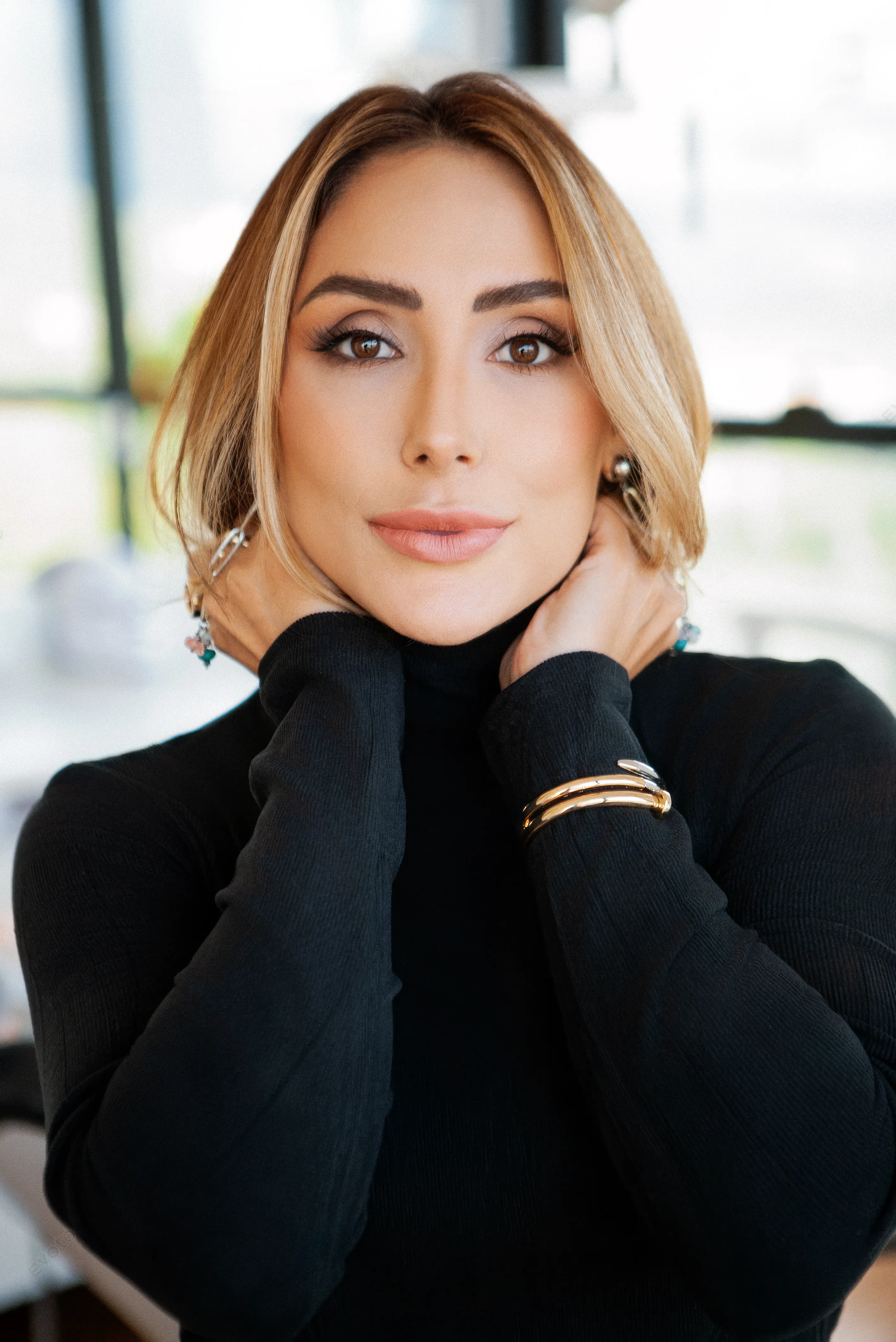 Dra. Gabriela Ferrari em seu consultório